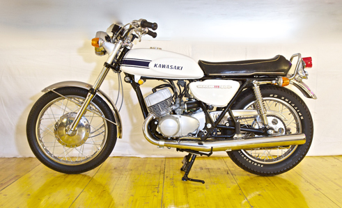 Kawasaki Mach III 1st 500cc white from 1969